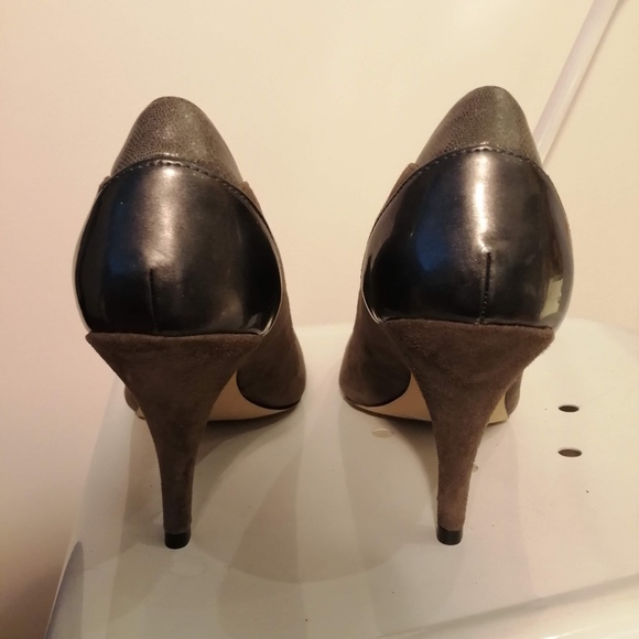 Ladies size 10 Anne Klein brown suede high heels - Picture 5 of 5